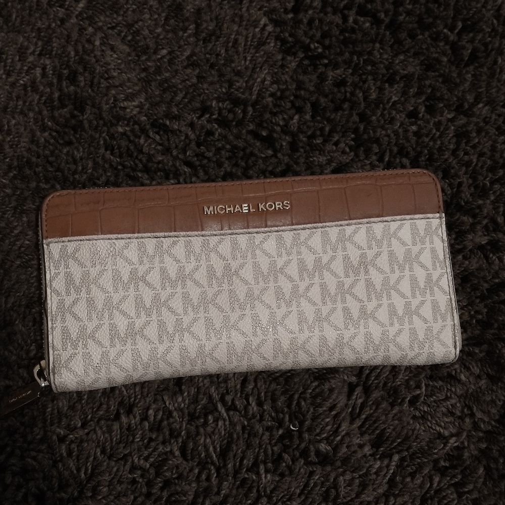 Michael kors wallet